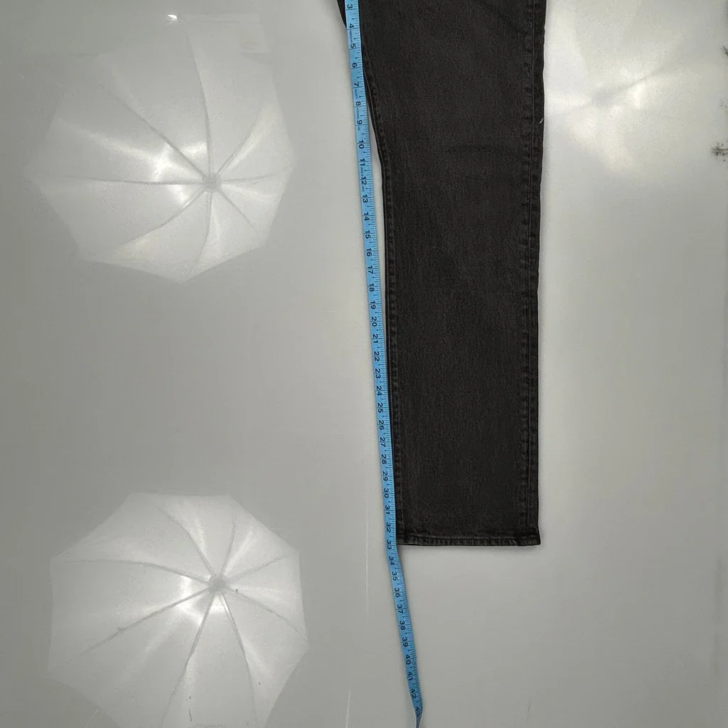 501 Levis Jeans - 36W 33L Black Denim - Image 5