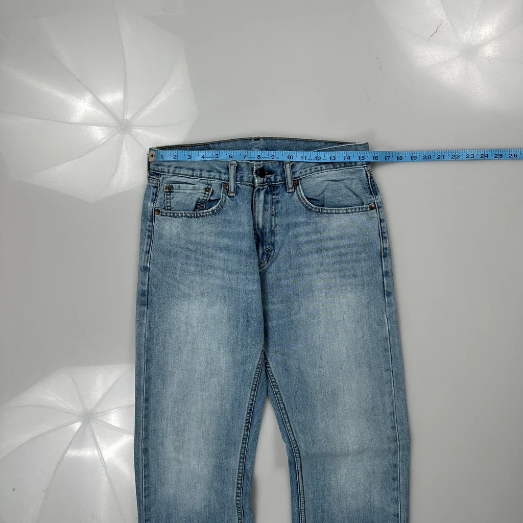 505 Levis Jeans - 31W 33L Light Wash Denim - Image 3