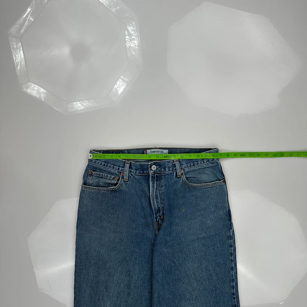 560 Levis Jeans - 33W 32L Blue Cotton - Image 3