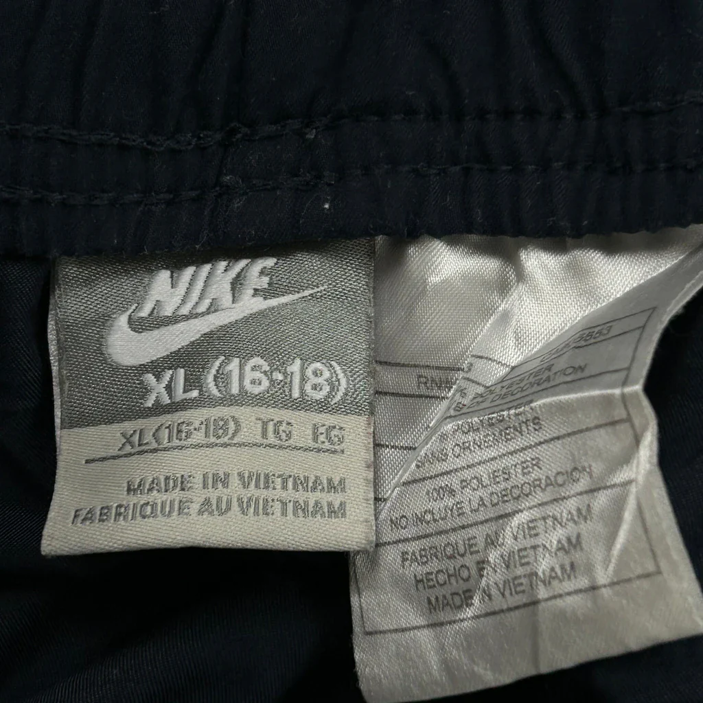 Age 14 Nike Sport Shorts - XL Black Polyester - Image 3