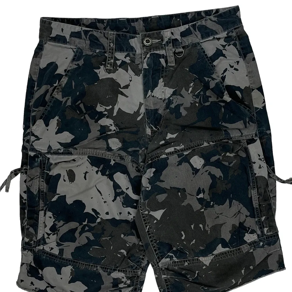 Armani Exchange Camo Cargo Shorts - 28W 10L Grey Cotton - Image 9