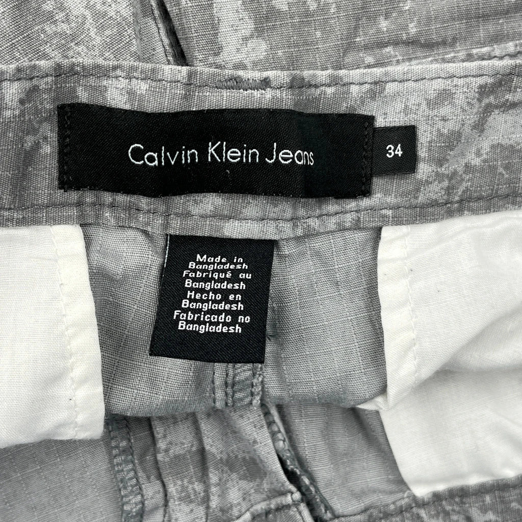 Calvin Klein Jeans Camo Cargo Shorts - 34W 11L Grey Cotton - Image 6