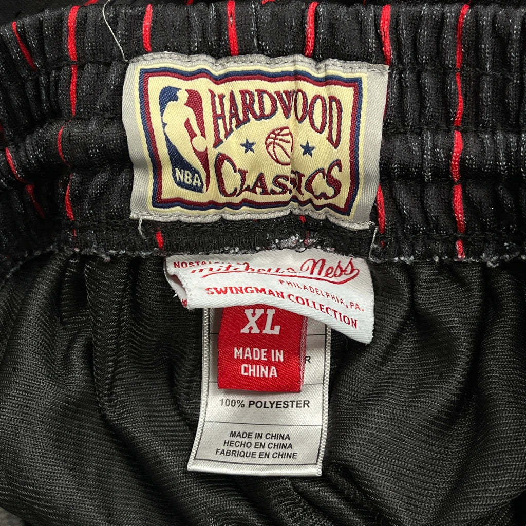 Chicago Bulls Mitchell & Ness Striped Sport Shorts - XL Black Polyester - Image 3