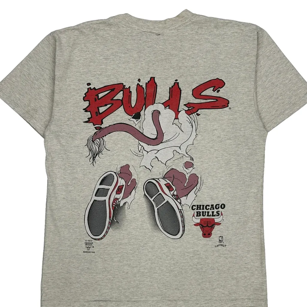 Chicago Bulls Nutmeg Graphic Made In Canada T-Shirt - Medium Gray Cotton - Image 6