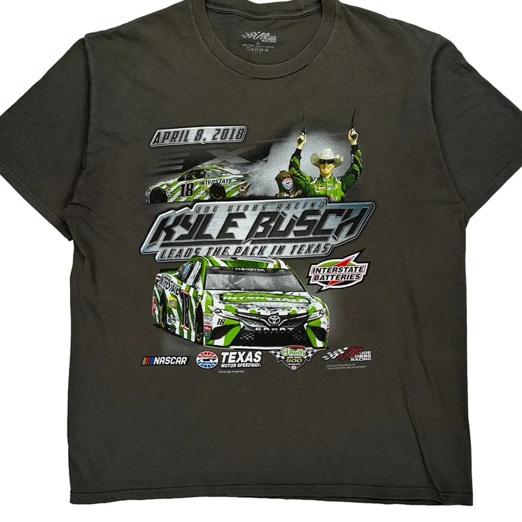 Kyle Busch Leads The Pack In Texas Joe Gibbs Graphic T-Shirt - XL Grey Cotton - Image 4