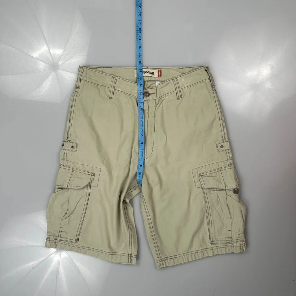 Levis Cargo Shorts - 32W 11L Beige Cotton - Image 4