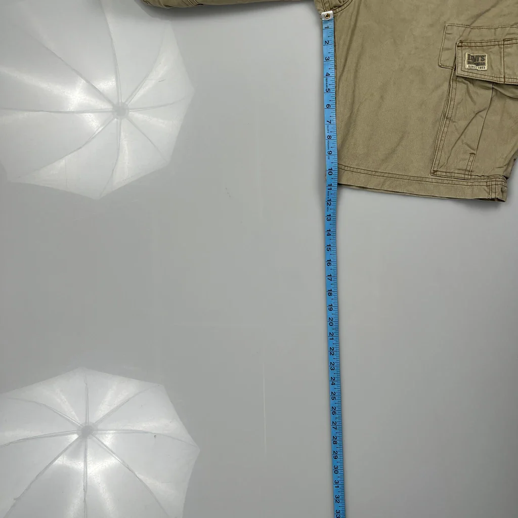 Levis Cargo Shorts - 32W 11L Beige Cotton - Image 5