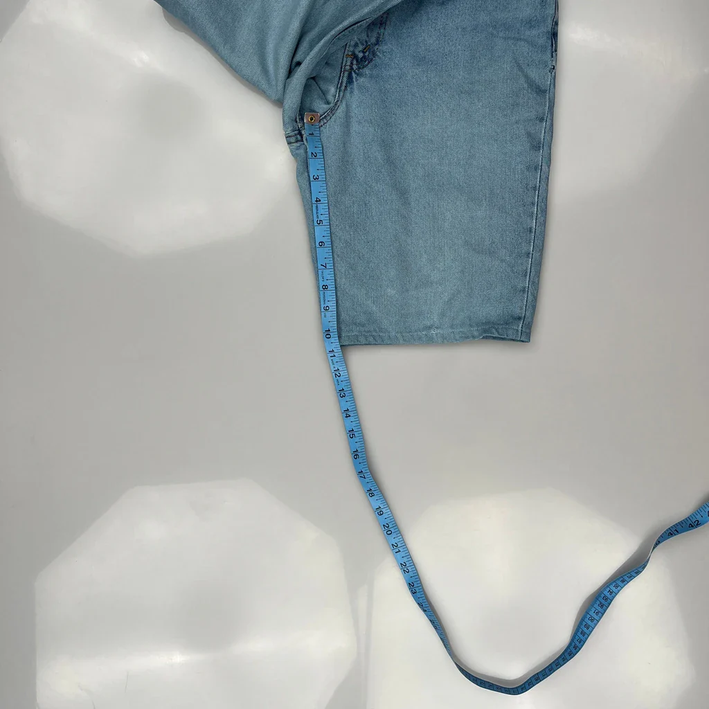 Levis Denim Shorts - 28W 10L Light Wash Denim - Image 5