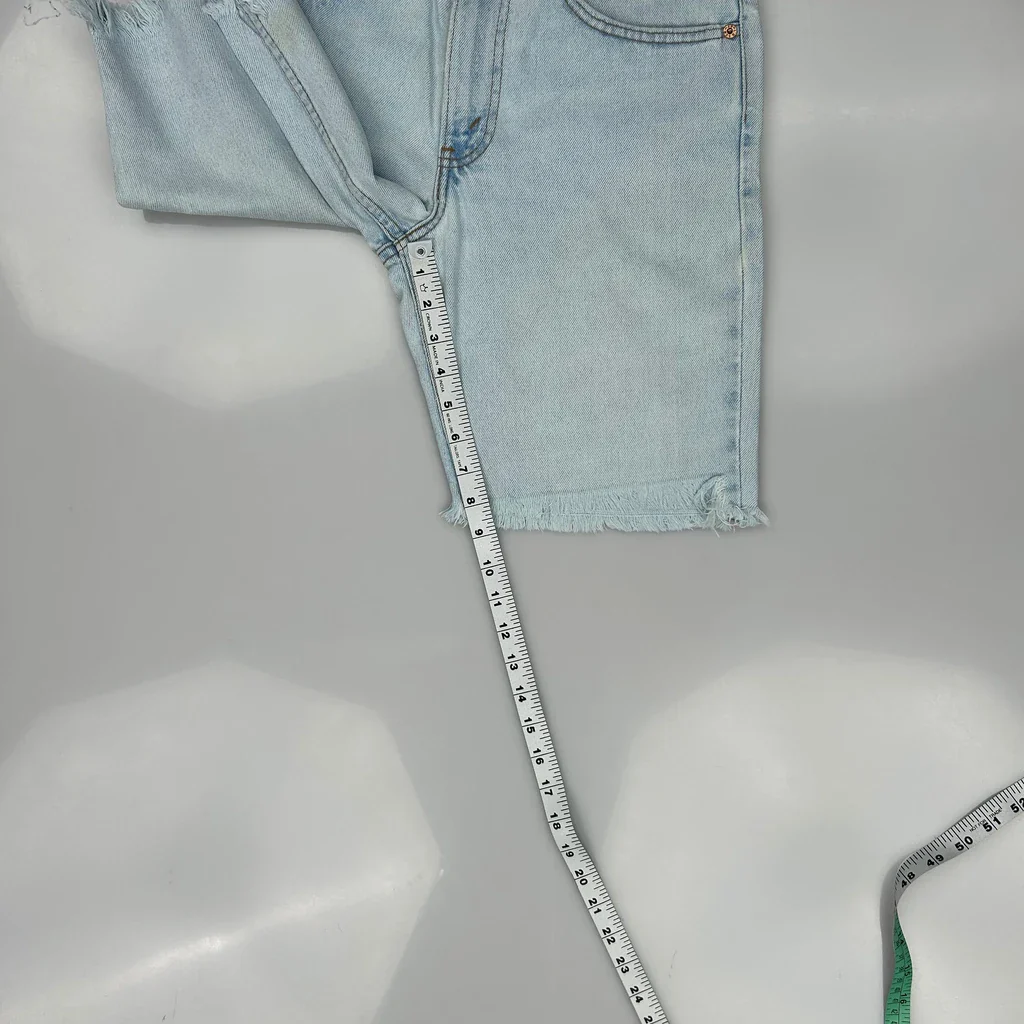 Levis Cut Off Denim Shorts - 29W 10L Light Wash Denim - Image 5