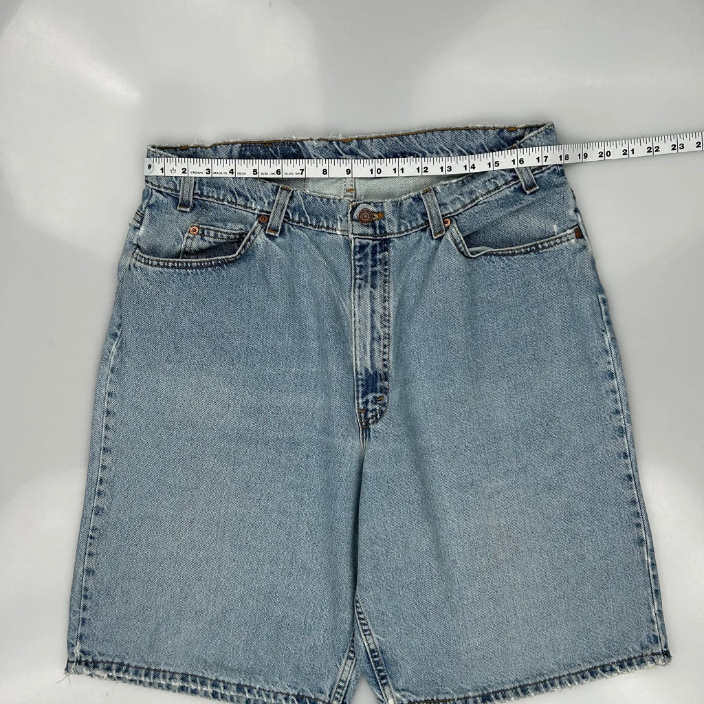 Levis 550 Baggy Denim Shorts - 35W 10L Light Wash Denim - Image 3