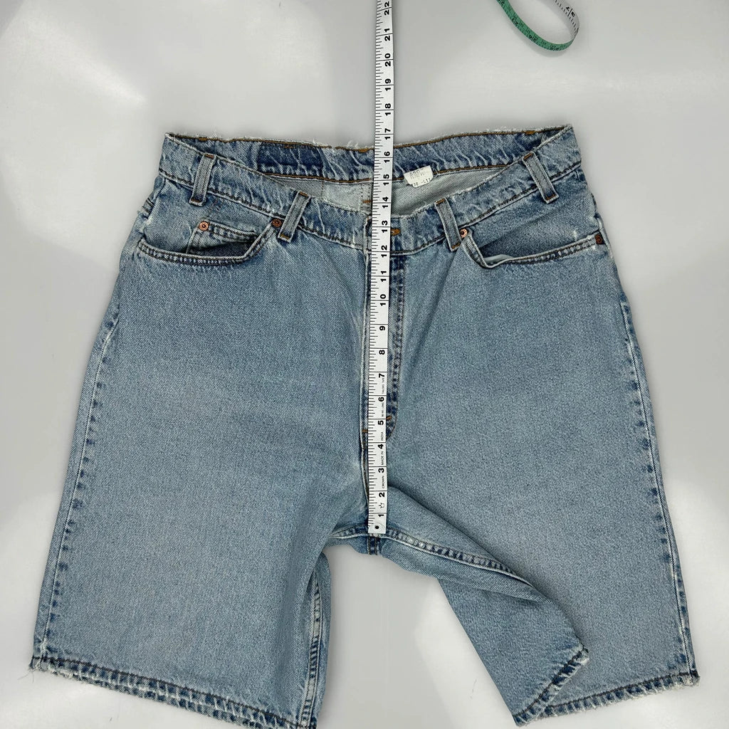 Levis 550 Baggy Denim Shorts - 35W 10L Light Wash Denim - Image 4