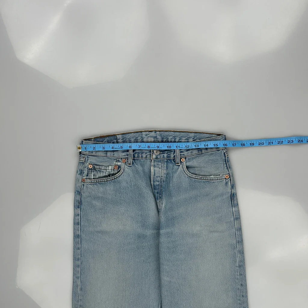 Levis Jeans - 32W 28L Light Wash Cotton - Image 3