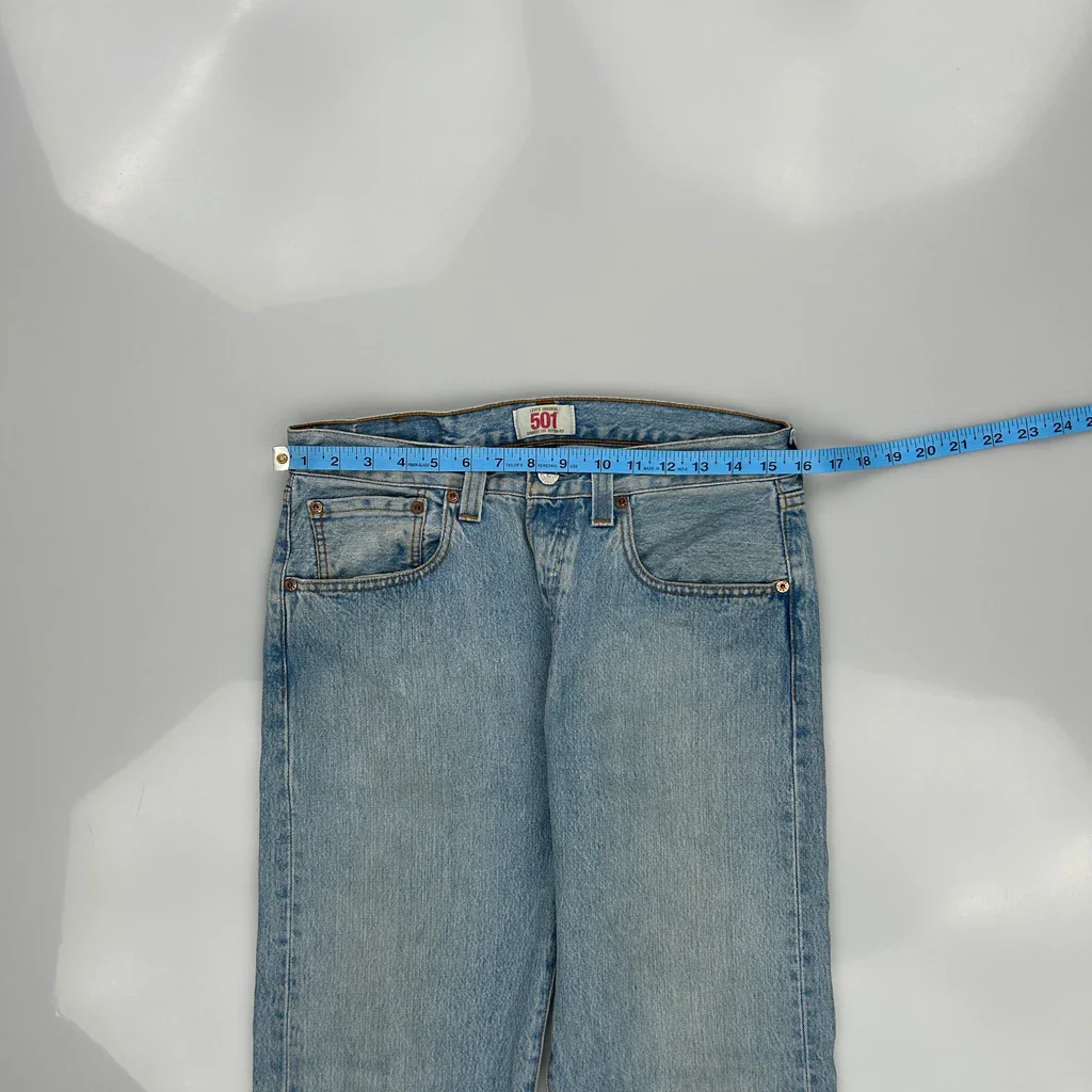 Levis Jeans - 32W 31L Light Wash Denim - Image 3
