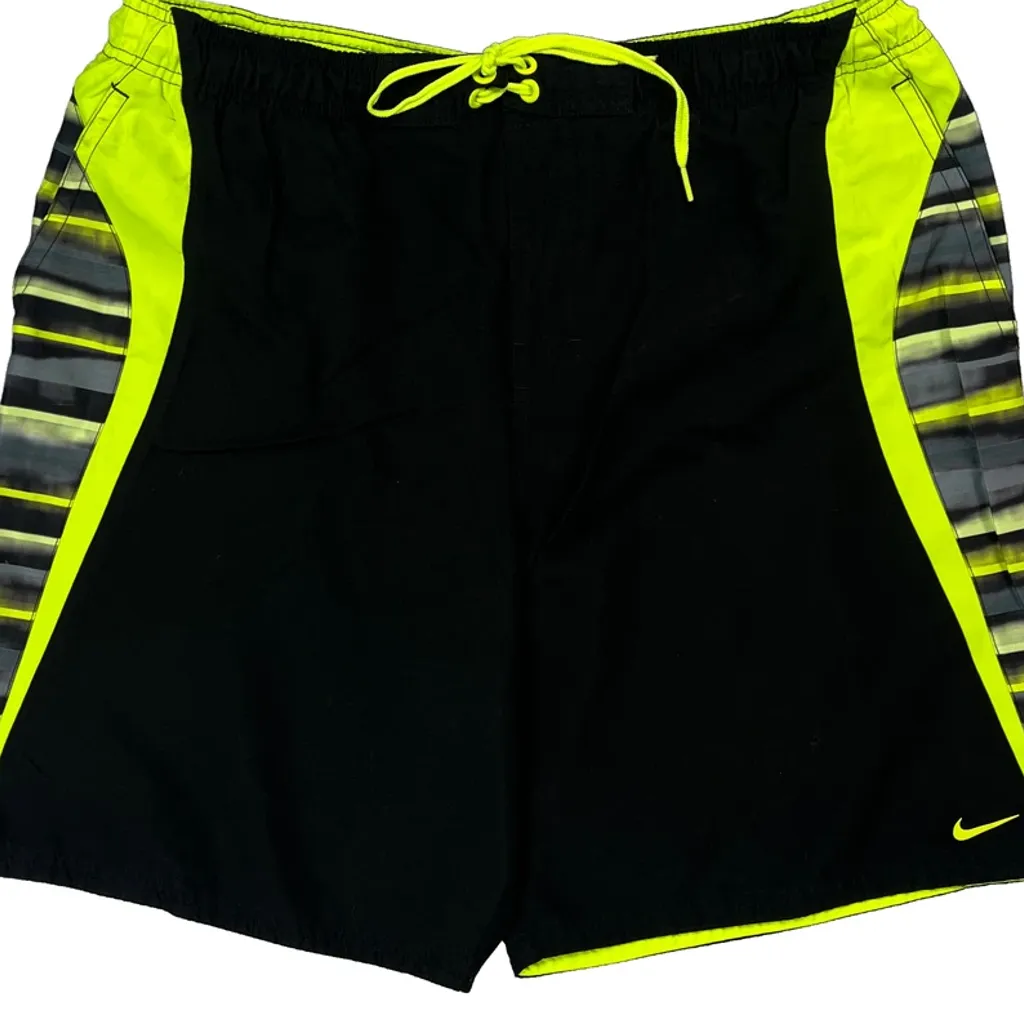 Nike Striped Sport Shorts - Largew 6L Black Polyester - Image 4