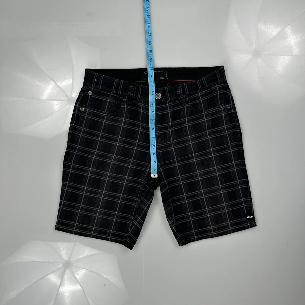 Oakley Checked Shorts - 32W 11L Black Cotton - Image 4