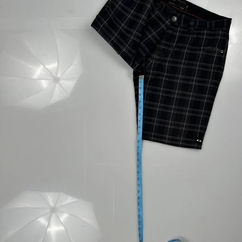 Oakley Checked Shorts - 32W 11L Black Cotton - Image 5