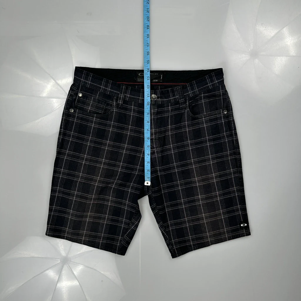 Oakley Checked Shorts - 34W 11L Black Cotton - Image 4