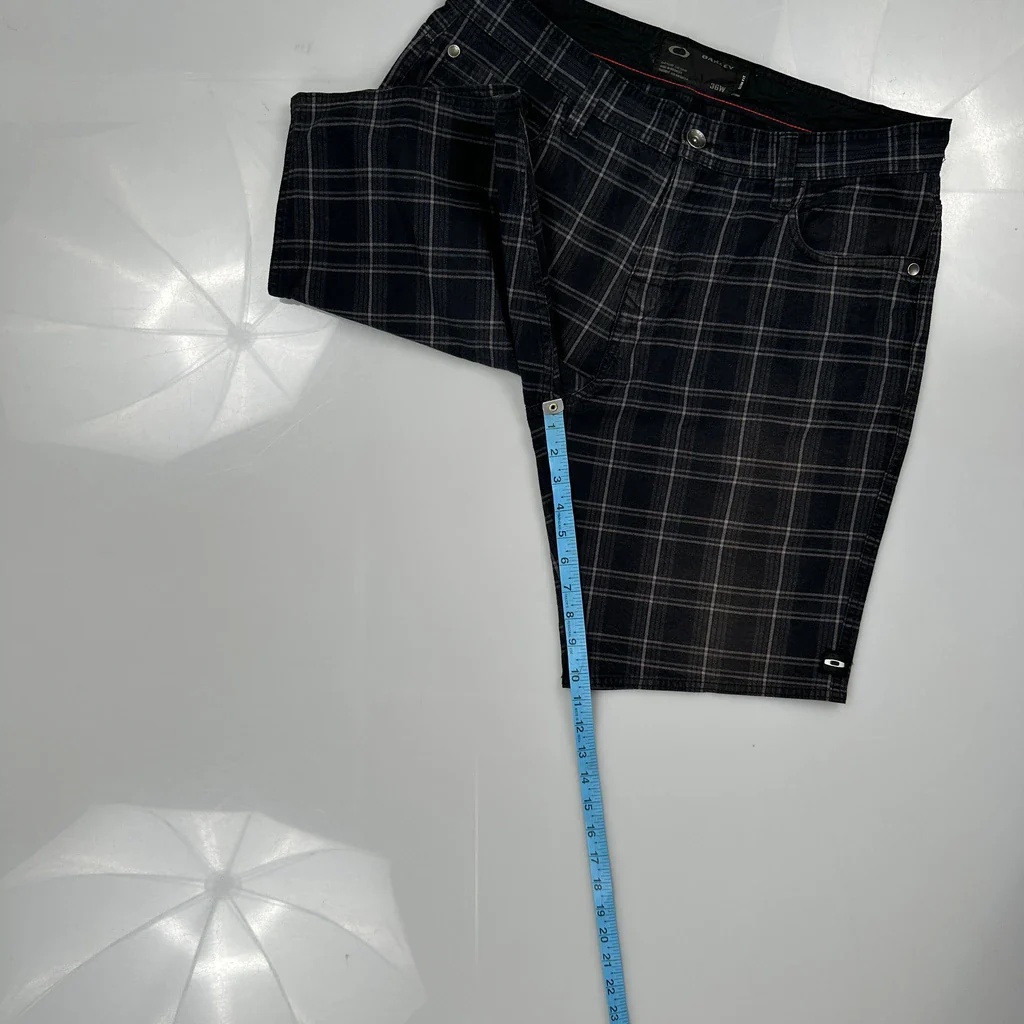 Oakley Checked Shorts - 34W 11L Black Cotton - Image 5
