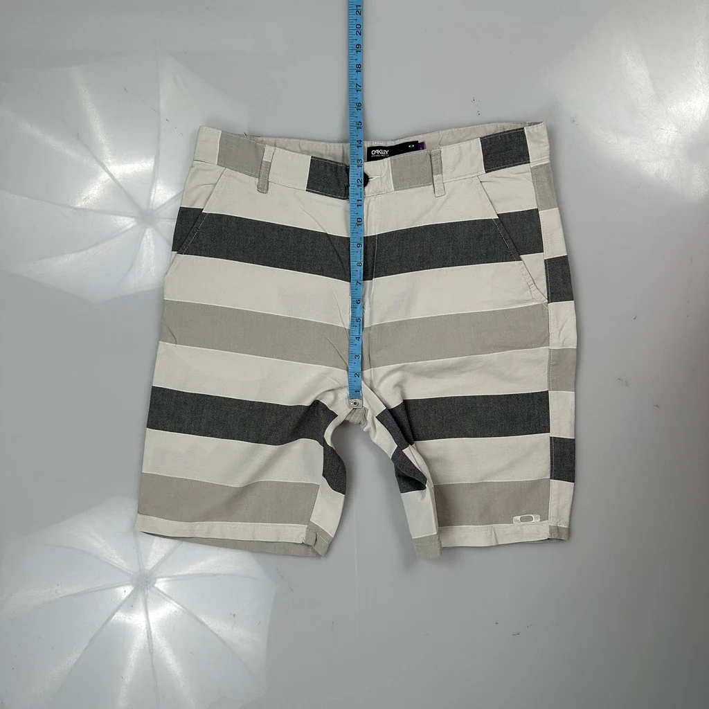 Oakley Striped Shorts - 36W 11L Grey Cotton - Image 4