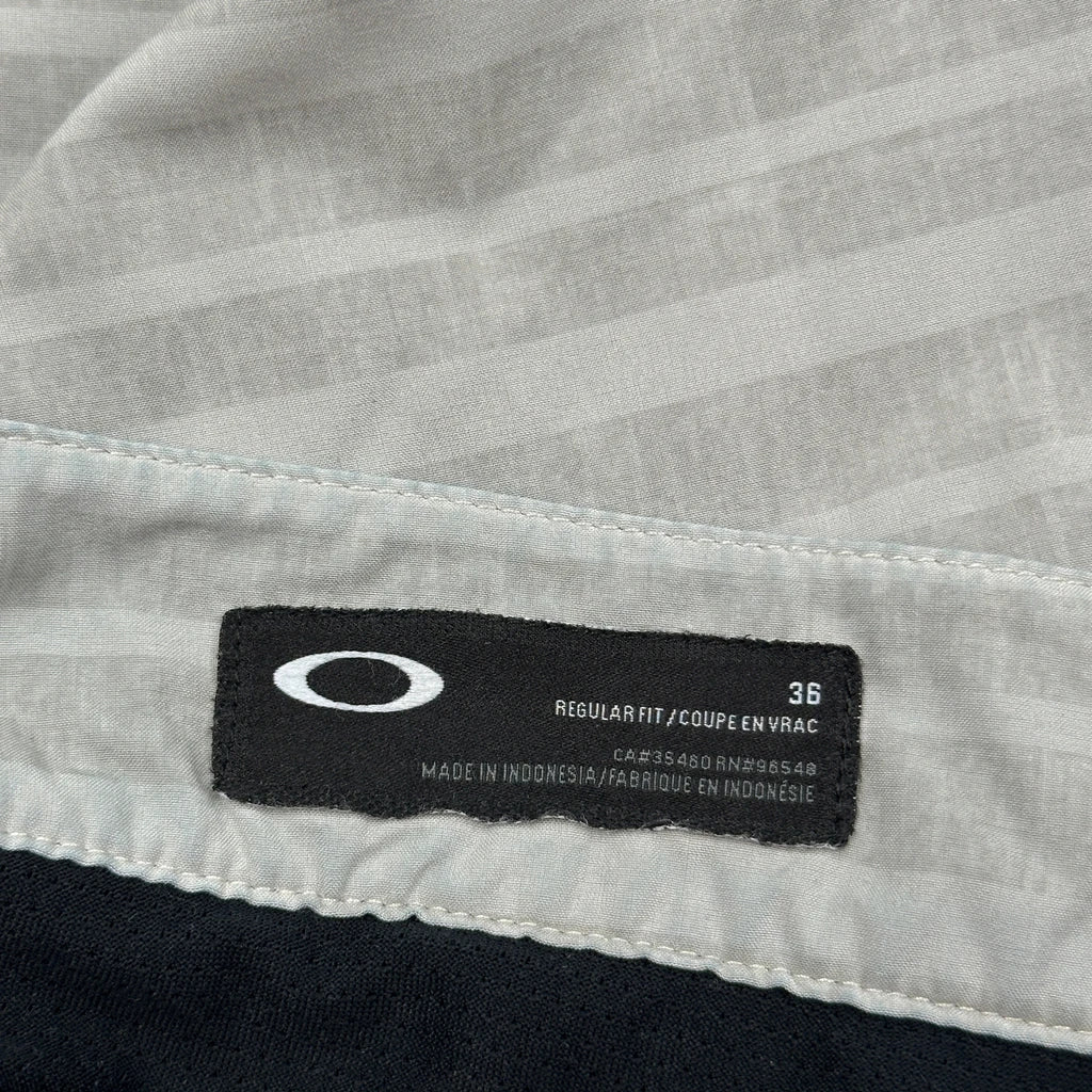 Oakley Striped Shorts - 36W 10L Grey Cotton - Image 3