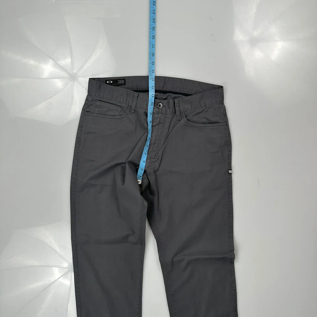 Oakley Trousers - 31W 32L Grey Cotton Blend - Image 4