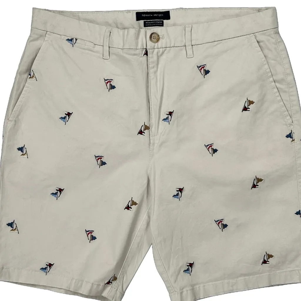 Sailboat Embroidery Tommy Hilfiger Graphic Chino Shorts - 33W 9L White Cotton - Image 9