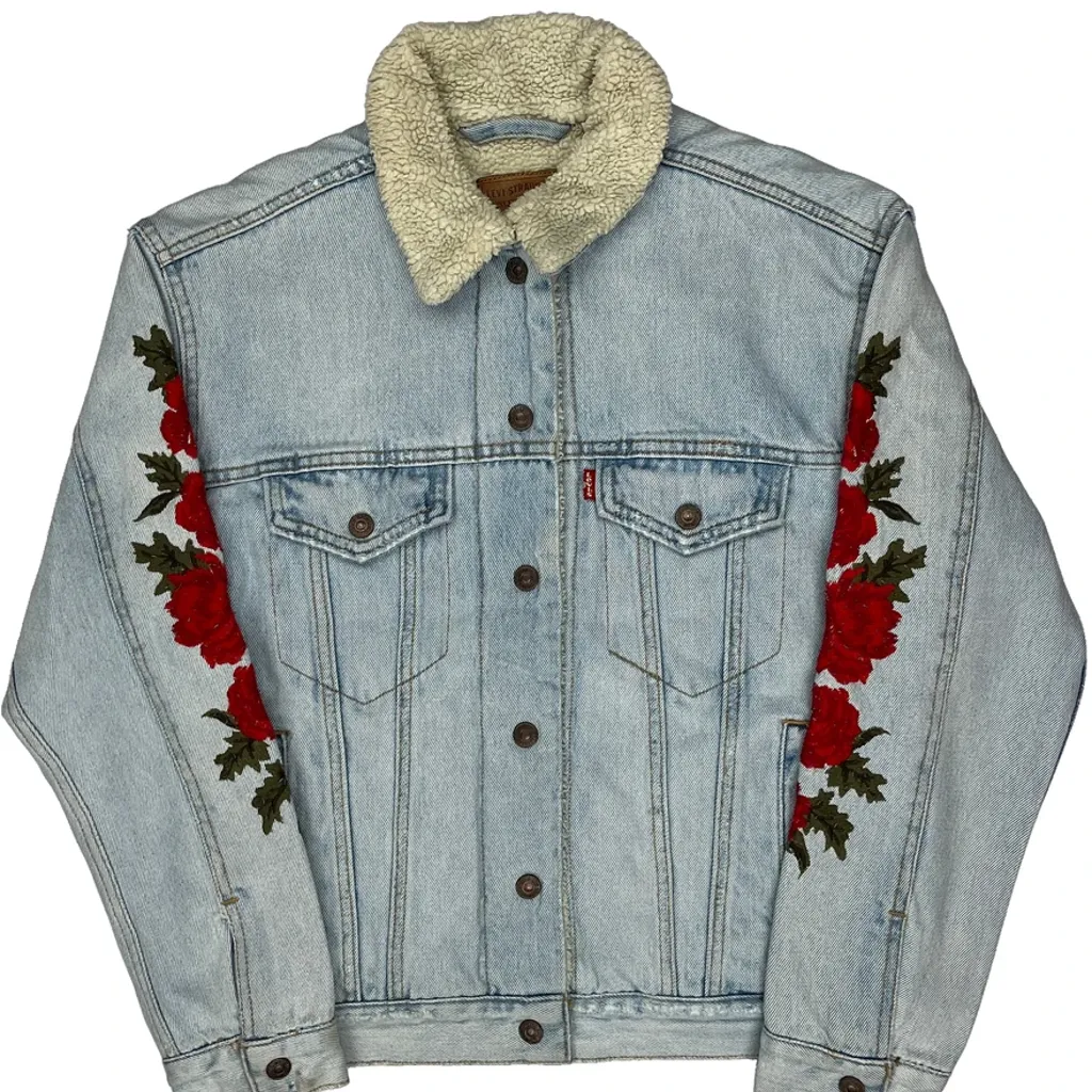 Sherpa Lined Levis Floral Denim Jacket - Small Light Wash Denim - Image 4