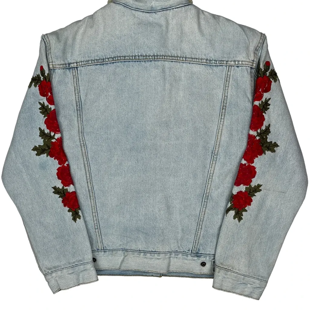 Sherpa Lined Levis Floral Denim Jacket - Small Light Wash Denim - Image 6