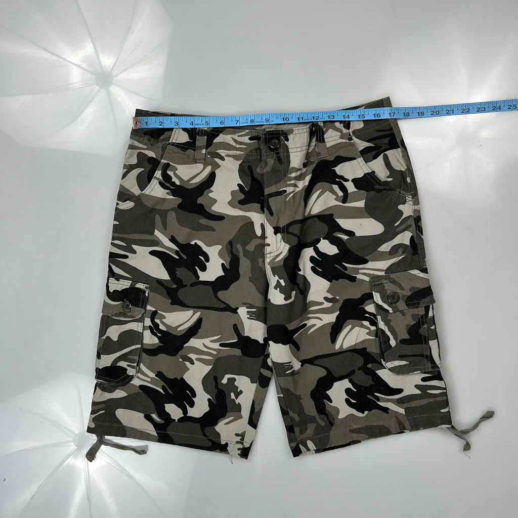 Unbranded Camo Cargo Shorts - 34W 11L Black Cotton - Image 3