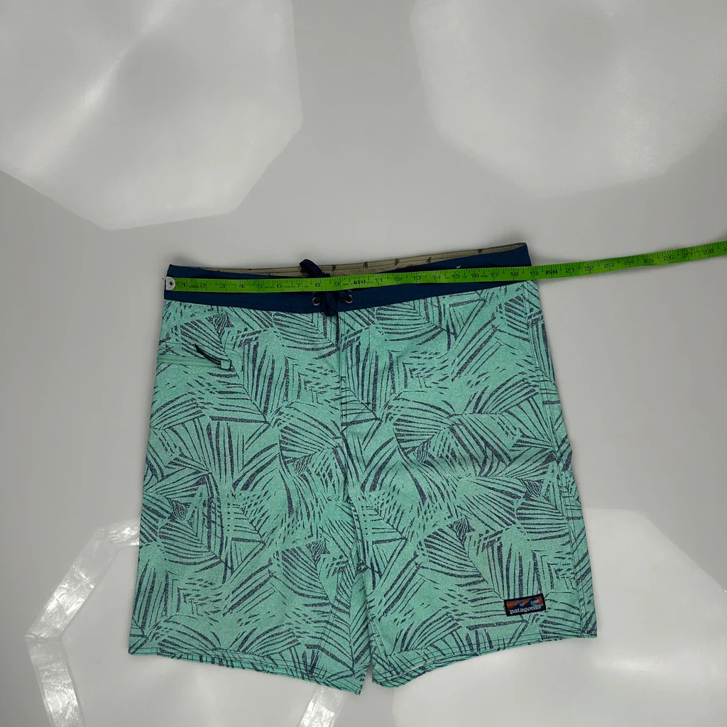 Worn Wear Patagonia Shorts - 38W 7L Green Nylon - Image 3