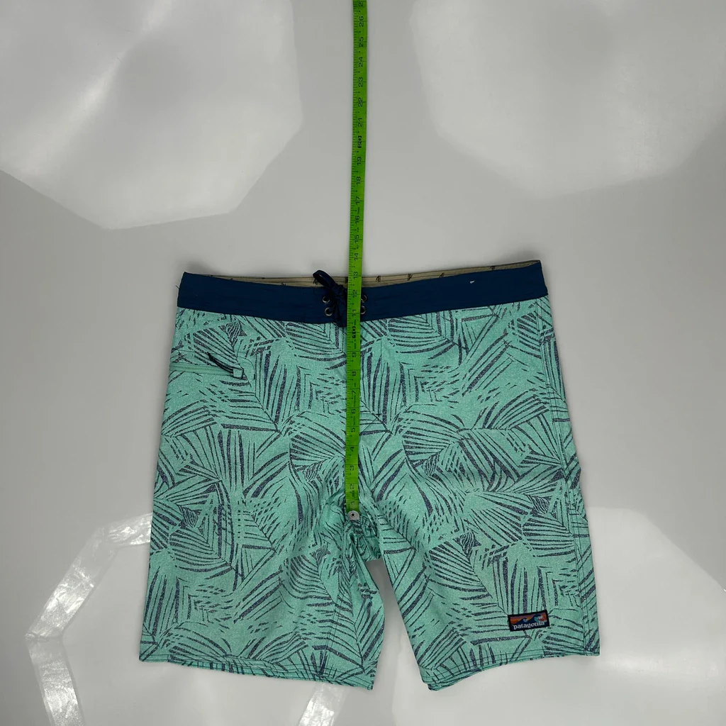 Worn Wear Patagonia Shorts - 38W 7L Green Nylon - Image 4