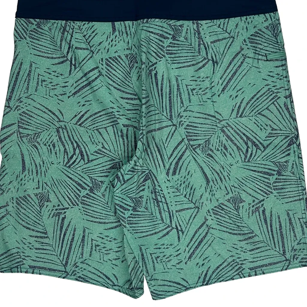 Worn Wear Patagonia Shorts - 38W 7L Green Nylon - Image 7