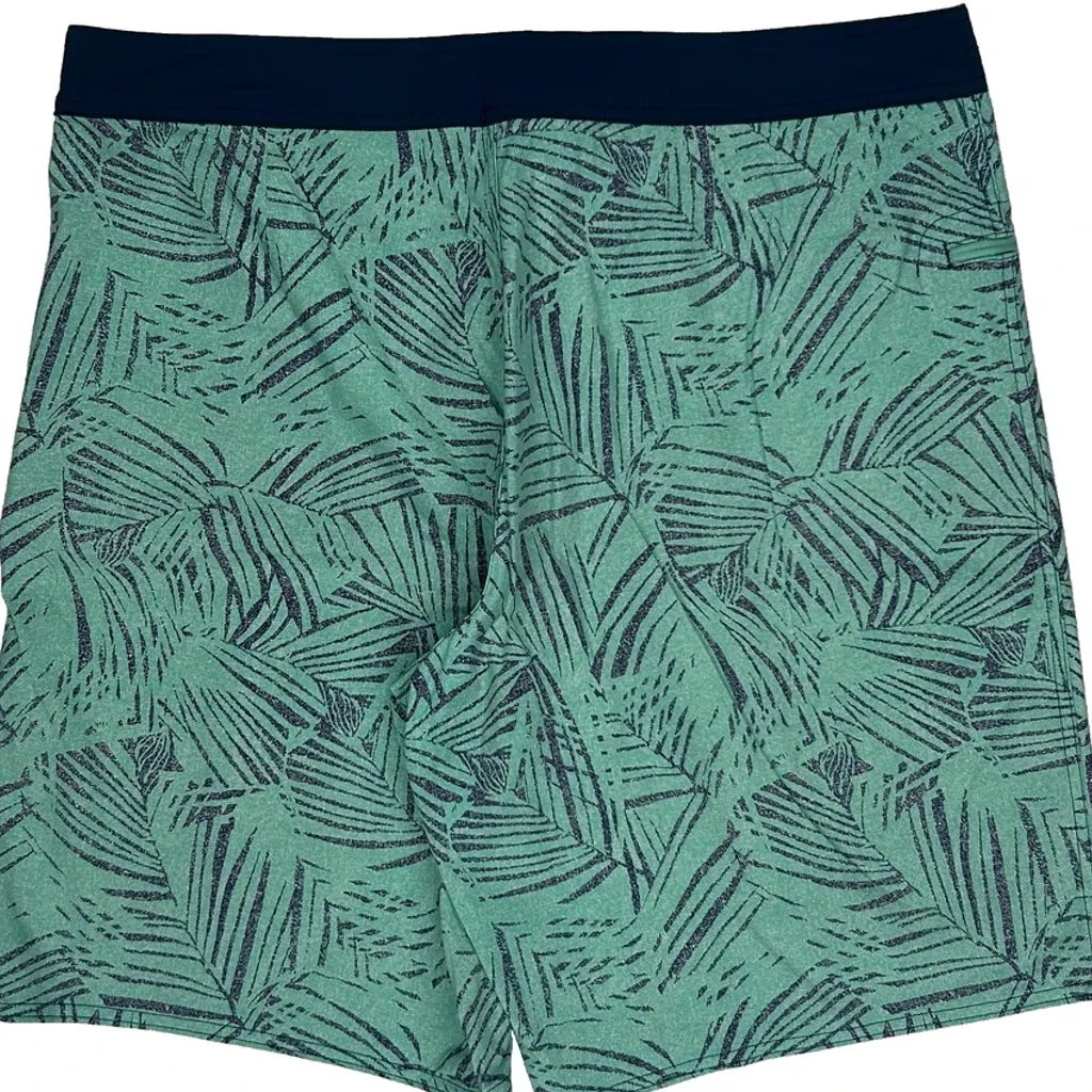 Worn Wear Patagonia Shorts - 38W 7L Green Nylon - Image 8
