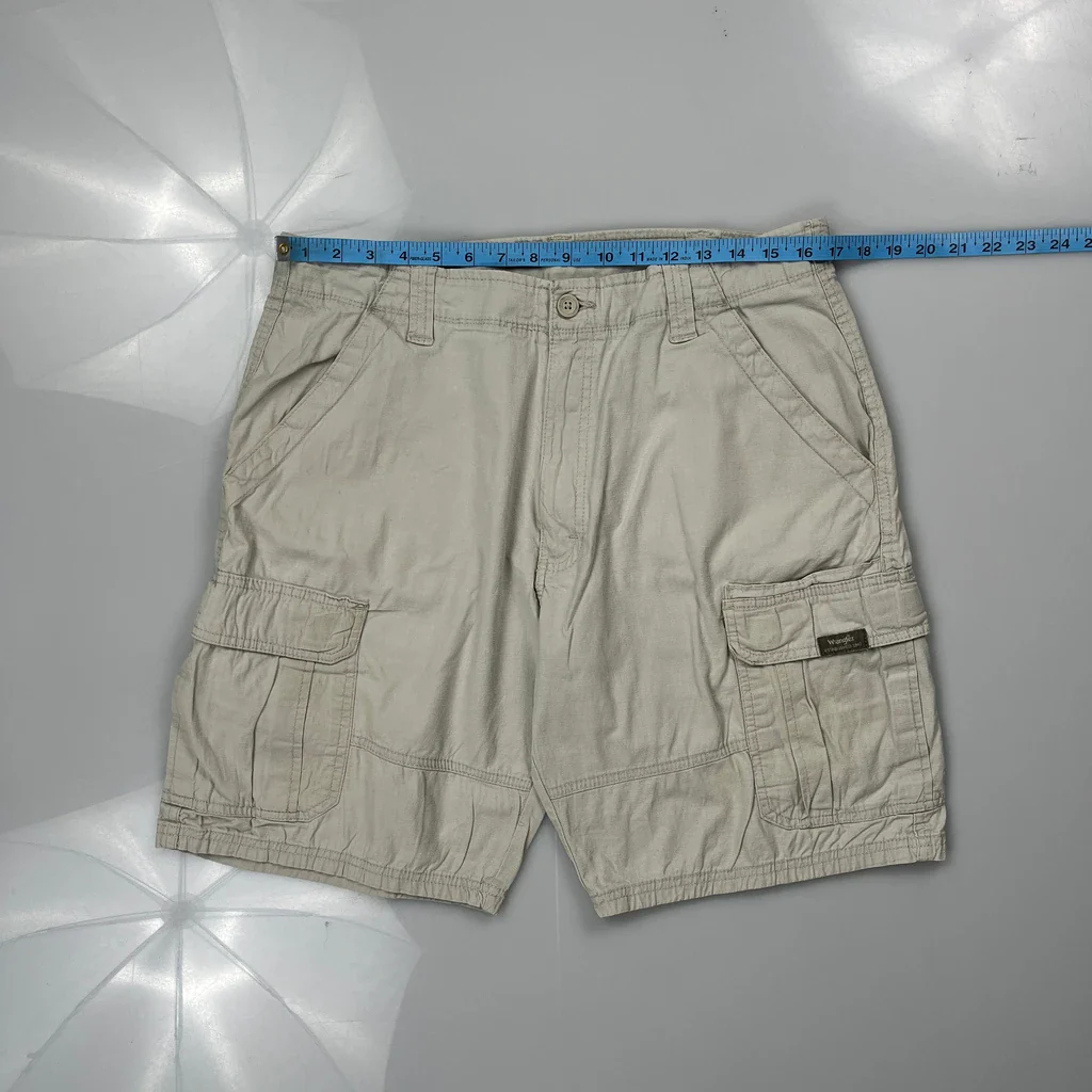 Wrangler Cargo Shorts - 33W 9L Beige Cotton - Image 3