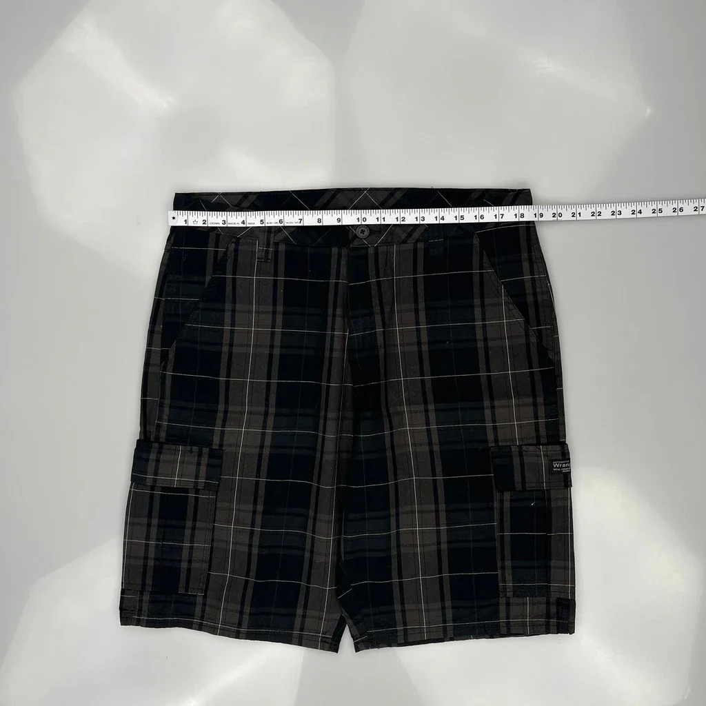 Wrangler Checked Cargo Shorts - 37W 10L Black Cotton - Image 3