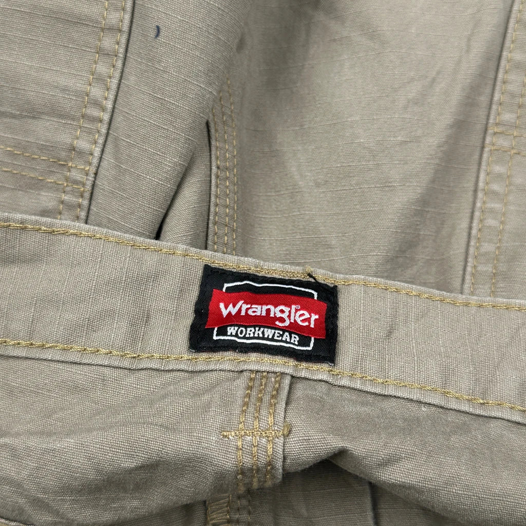 Wrangler Cargo Shorts - 38W 10L Khaki Cotton - Image 6
